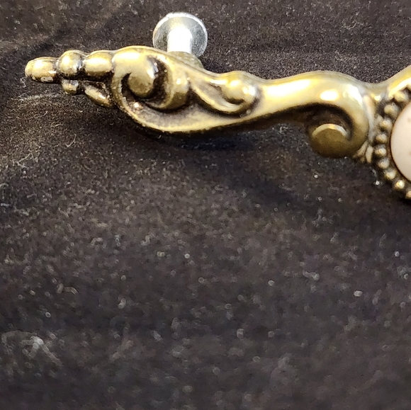 7 Pc Vtg Brass Porcelain Drawer Pulls Handles - Picture 6 of 9
